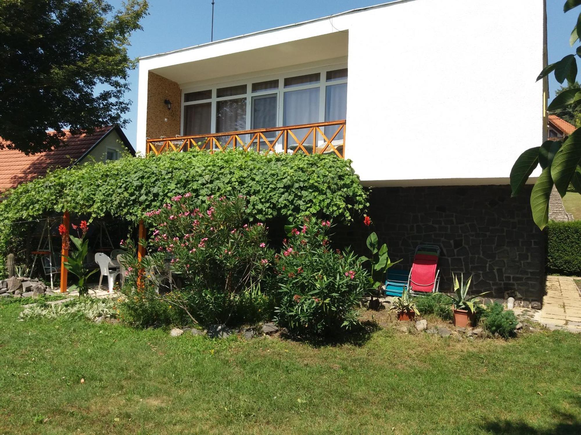 Badacsonyi Lugas Apartmanok Badacsonytomaj Buitenkant foto